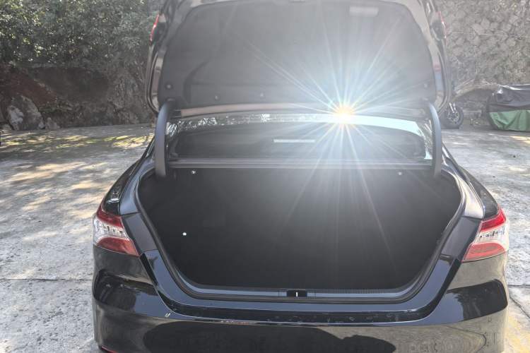 Used Toyota Camry 2021 2.0G Luxury Edition Trunk