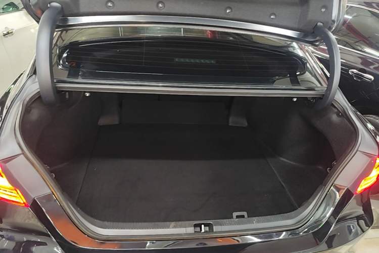 Used Toyota Camry 2021 2.5G Luxury Edition Trunk