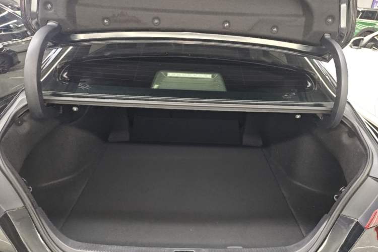 Used Toyota Camry 2021 2.5G Luxury Edition Trunk