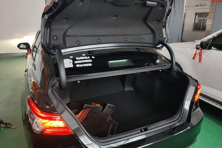 Used Toyota Camry 2021 2.0G Luxury Edition Trunk