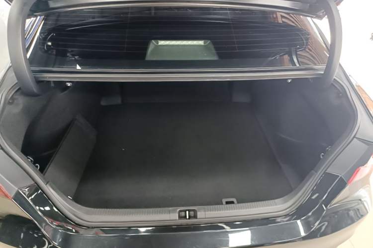 Used Toyota Camry 2021 2.5G Luxury Edition Trunk
