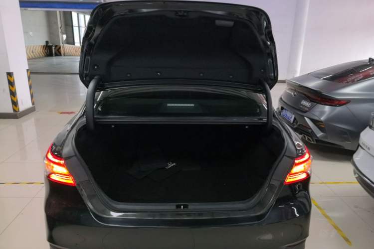Used Toyota Camry 2021 2.0G Luxury Edition Trunk