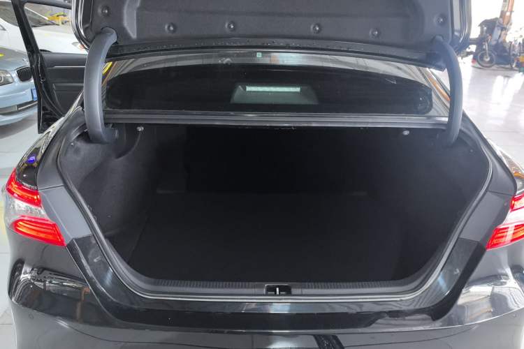 Used Toyota Camry 2021 2.0G Luxury Edition Trunk