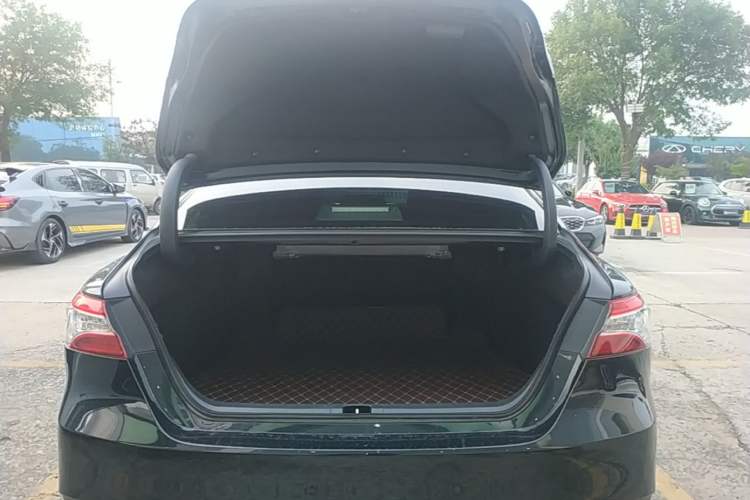 Used Toyota Camry 2021 2.0G Luxury Edition Trunk