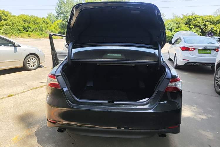 Used Toyota Camry 2021 2.0G Luxury Edition Trunk