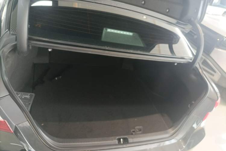 Used Toyota Camry 2021 2.0G Luxury Edition Trunk