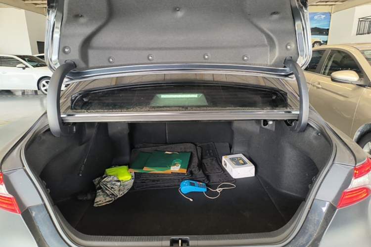 Used Toyota Camry 2021 2.0G Luxury Edition Trunk