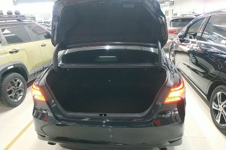Used Toyota Camry 2021 2.0G Luxury Edition Trunk