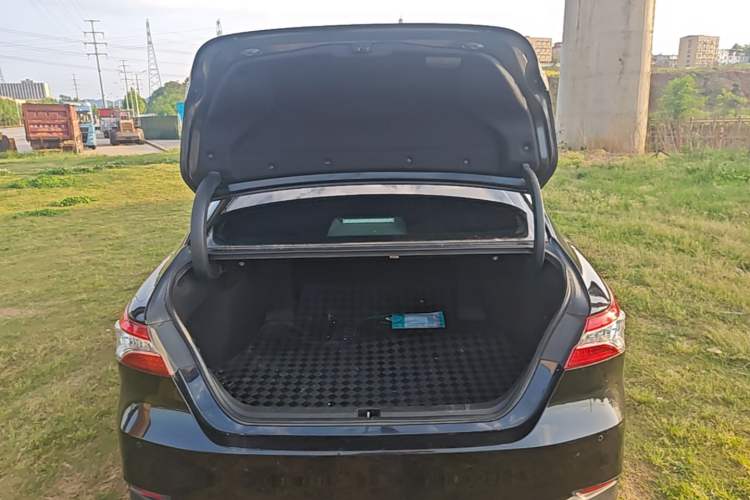 Used Toyota Camry 2021 2.0G Luxury Edition Trunk