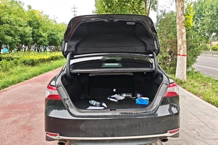 Used Toyota Camry 2021 2.0G Luxury Edition Trunk