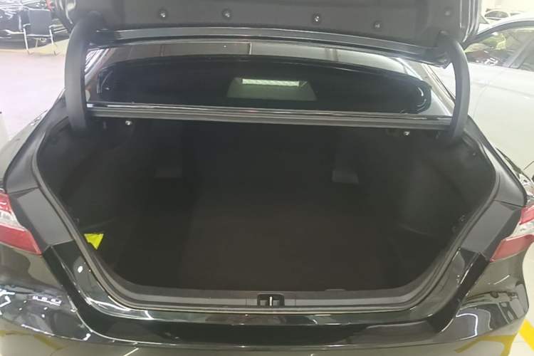 Used Toyota Camry 2021 2.0G Luxury Edition Trunk