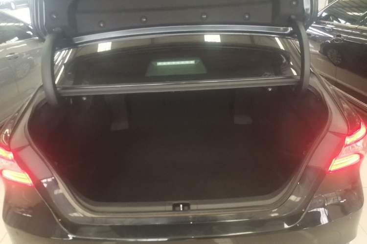 Used Toyota Camry 2021 2.0G Luxury Edition Trunk
