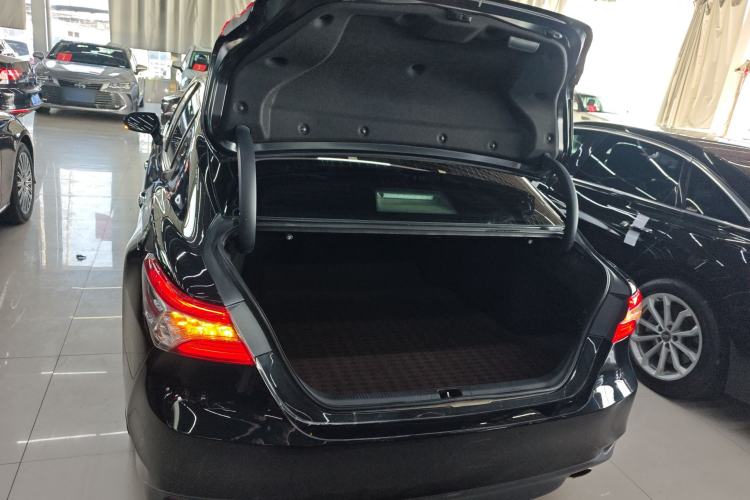 Used Toyota Camry 2021 2.5G Luxury Edition Trunk