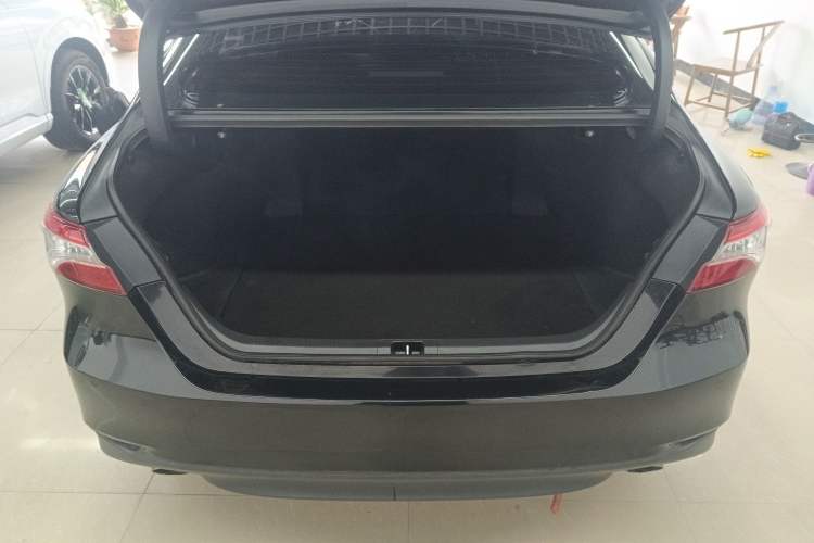 Used Toyota Camry 2021 2.0G Luxury Edition Trunk