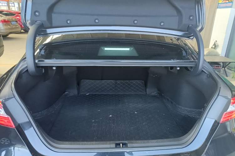 Used Toyota Camry 2021 2.0G Luxury Edition Trunk