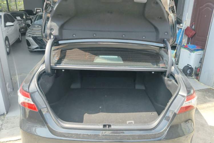 Used Toyota Camry 2021 2.0G Luxury Edition Trunk