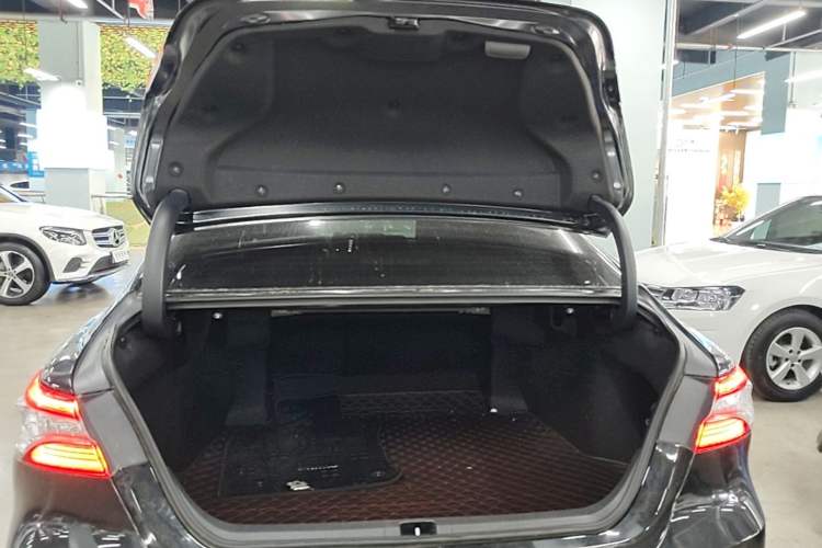 Used Toyota Camry 2021 2.0G Luxury Edition Trunk