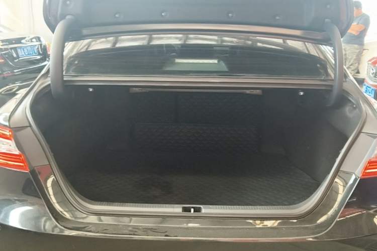 Used Toyota Camry 2021 2.0G Luxury Edition Trunk