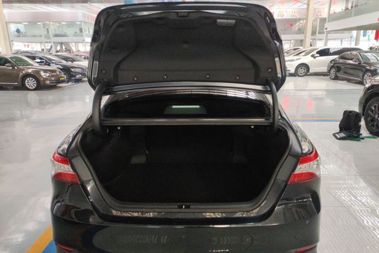 Used Toyota Camry 2021 2.0G Luxury Edition Trunk