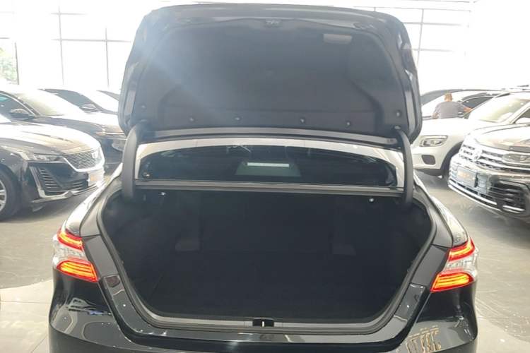 Used Toyota Camry 2021 2.0G Luxury Edition Trunk