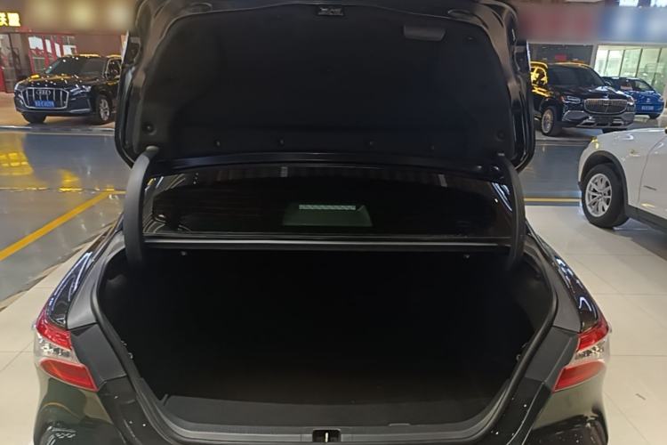 Used Toyota Camry 2021 2.0G Luxury Edition Trunk