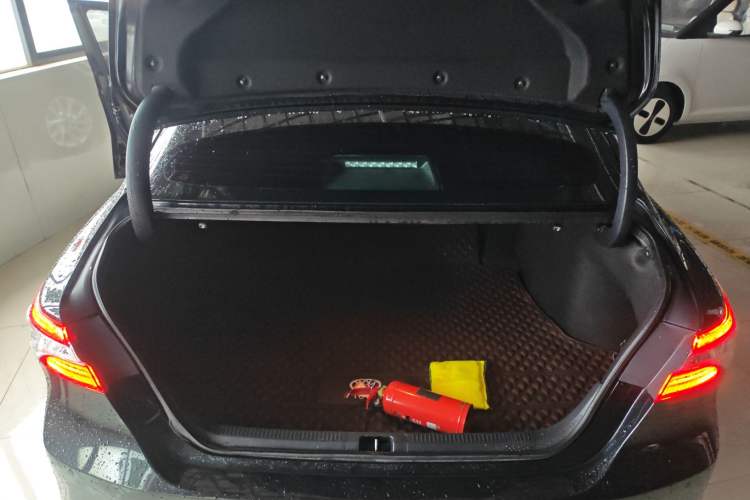 Used Toyota Camry 2021 2.0G Luxury Edition Trunk