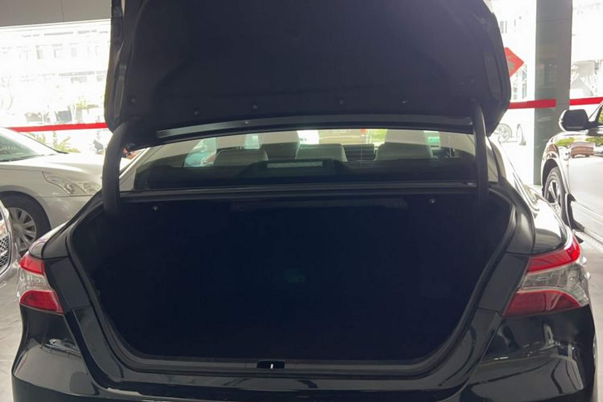 Used Toyota Camry 2021 2.0G Luxury Edition Trunk