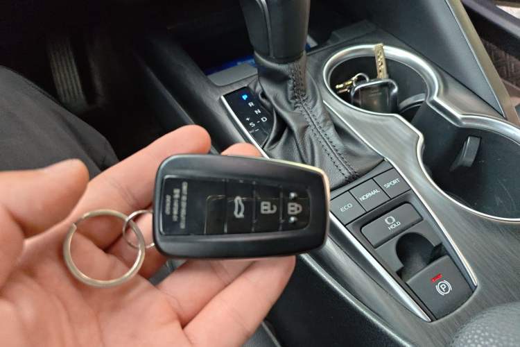 Used Toyota Camry 2021 2.5G Luxury Edition Vehicle Key