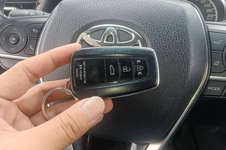 Used Toyota Camry 2021 2.0G Luxury Edition Vehicle Key