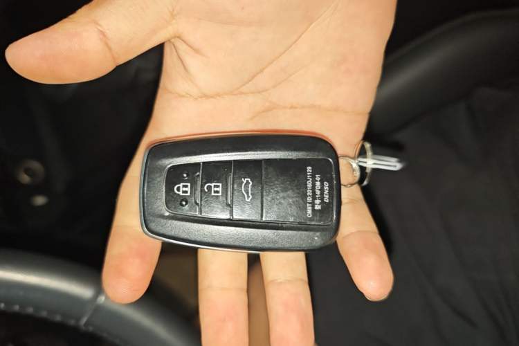 Used Toyota Camry 2021 2.5G Luxury Edition Vehicle Key