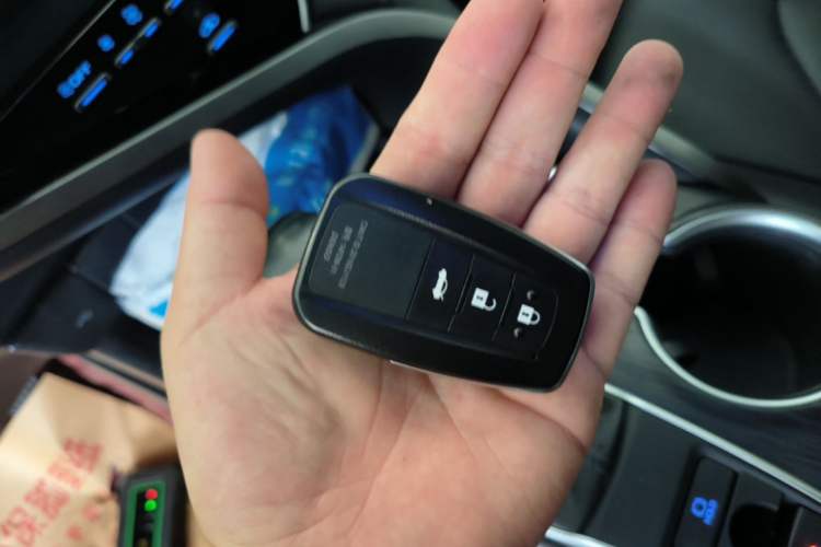 Used Toyota Camry 2021 2.0G Luxury Edition Vehicle Key