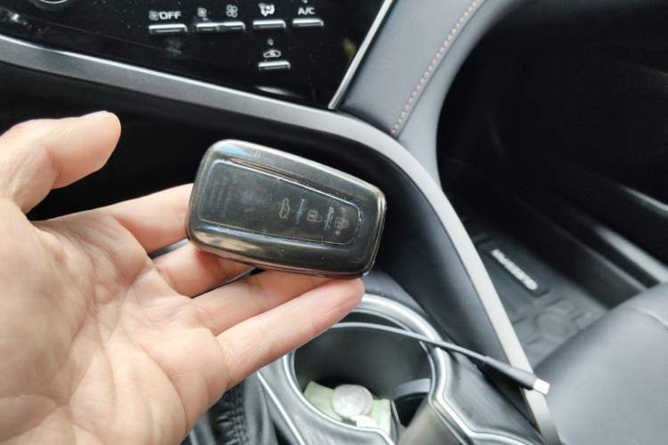 Used Toyota Camry 2021 2.5G Luxury Edition Vehicle Key