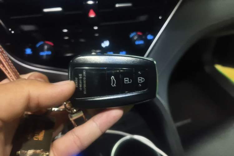 Used Toyota Camry 2021 2.0G Luxury Edition Vehicle Key