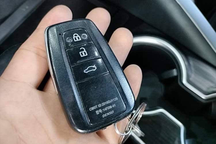 Used Toyota Camry 2021 2.0G Luxury Edition Vehicle Key