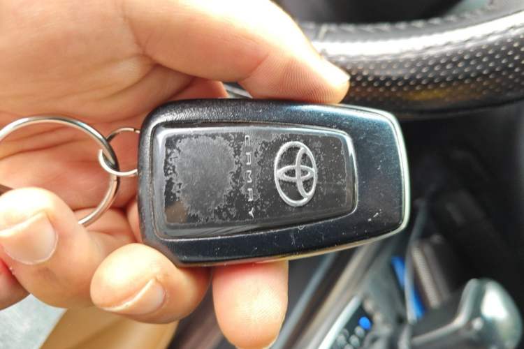 Used Toyota Camry 2021 2.0G Luxury Edition Vehicle Key
