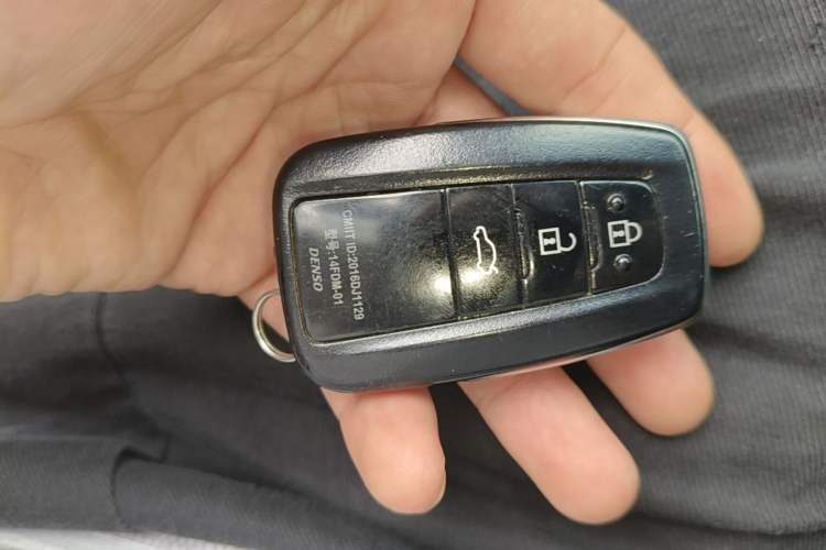 Used Toyota Camry 2021 2.0G Luxury Edition Vehicle Key