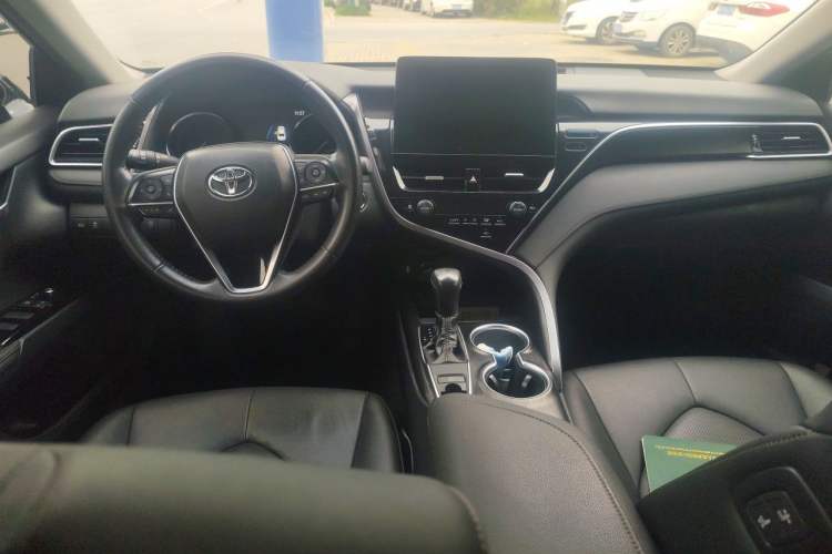 Used Toyota Camry 2021 2.0G Luxury Edition Center Console