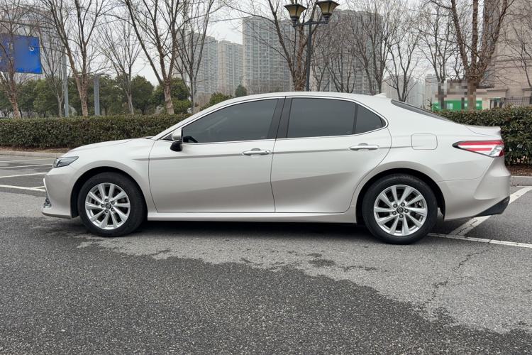 Used Toyota Camry 2021 2.0G Luxury Edition Exterior 2