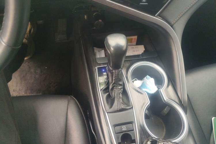Used Toyota Camry 2021 2.0G Luxury Edition Gear Lever