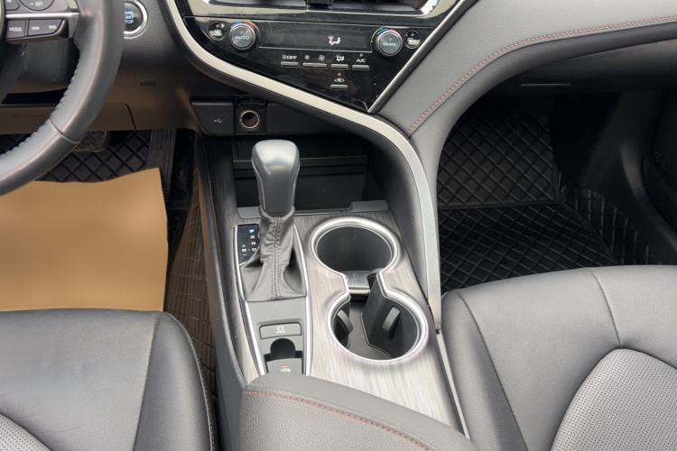 Used Toyota Camry 2021 2.0G Luxury Edition Interior 3