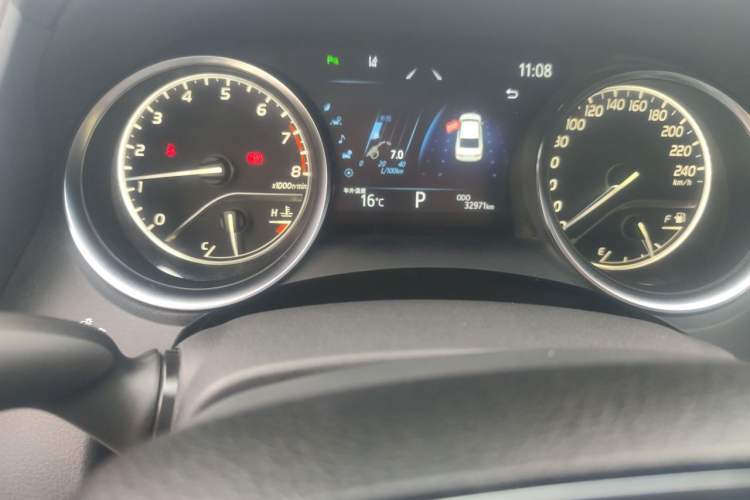 Used Toyota Camry 2021 2.0G Luxury Edition Odometer Close Up