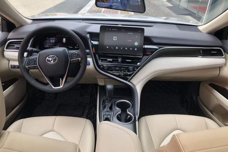 Used Toyota Camry 2021 Dual-Motor 2.5HG Luxury Edition Audio And AC Panel