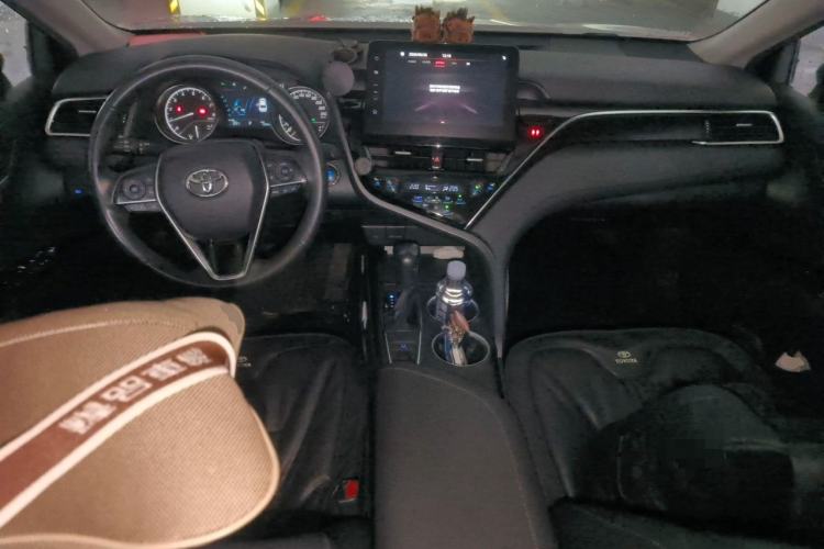 Used Toyota Camry 2021 2.0G Luxury Edition Center Console