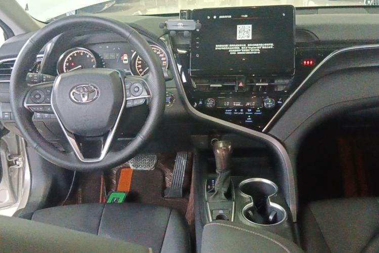 Used Toyota Camry 2021 2.0G Luxury Edition Center Console