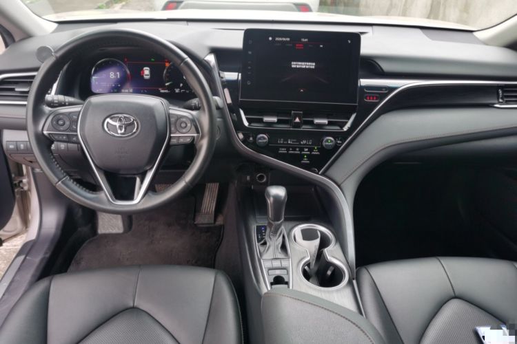 Used Toyota Camry 2021 2.5G Luxury Edition Center Console