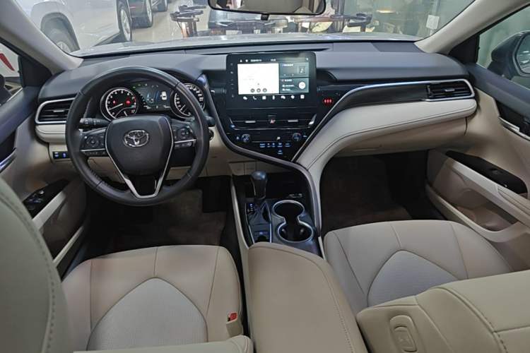 Used Toyota Camry 2021 2.0G Luxury Edition Center Console