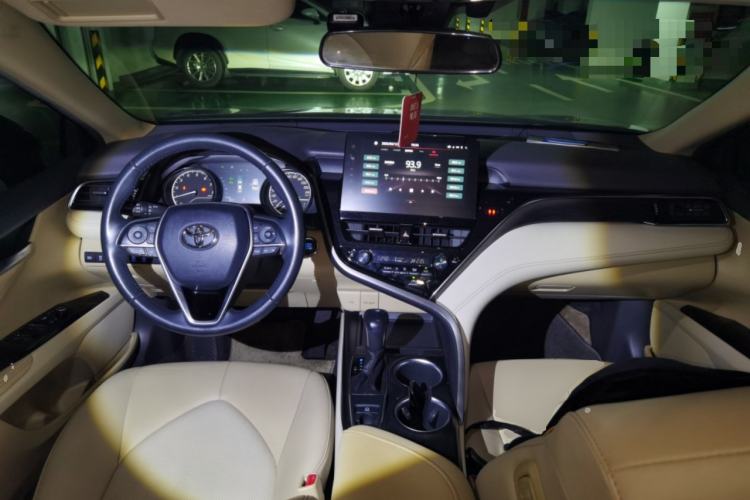Used Toyota Camry 2021 2.0G Luxury Edition Center Console