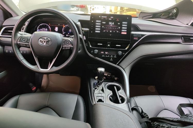 Used Toyota Camry 2021 2.5G Luxury Edition Center Console
