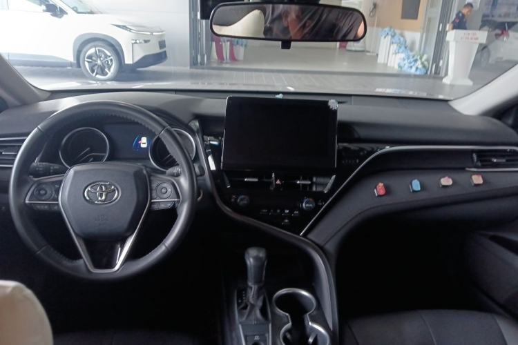 Used Toyota Camry 2021 2.0G Luxury Edition Center Console