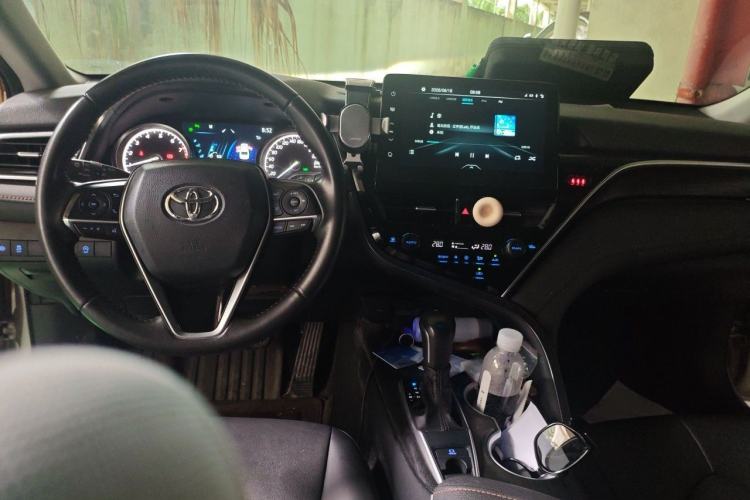 Used Toyota Camry 2021 2.0G Luxury Edition Center Console